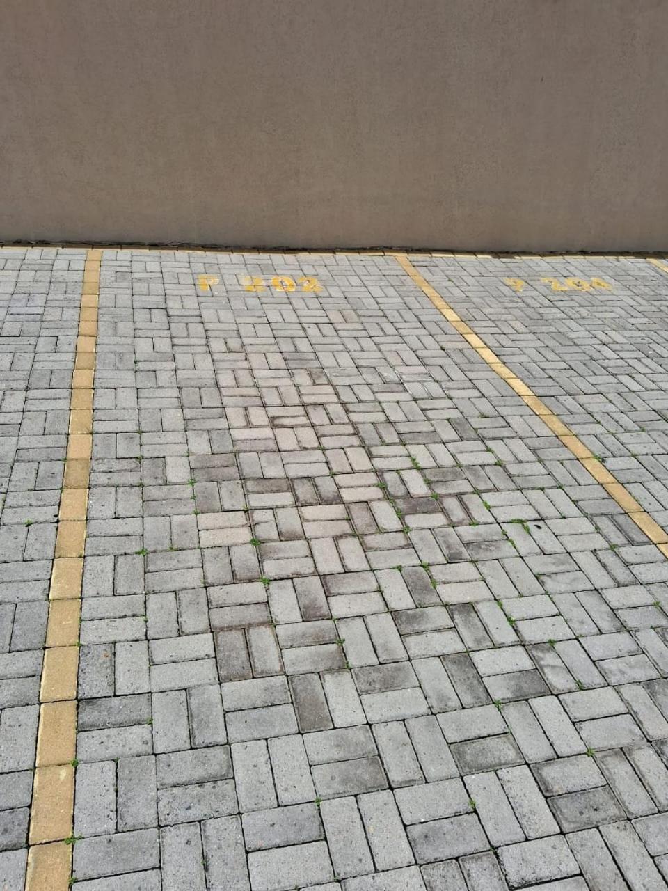 Bem No Centro, Cozinha Completa, Varanda E Garagem Poços de Caldas المظهر الخارجي الصورة