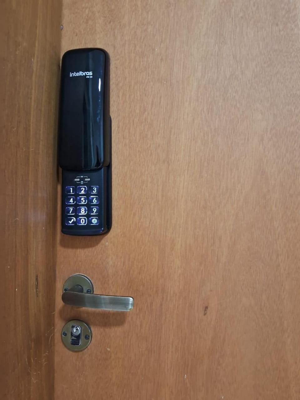 Bem No Centro, Cozinha Completa, Varanda E Garagem Poços de Caldas المظهر الخارجي الصورة